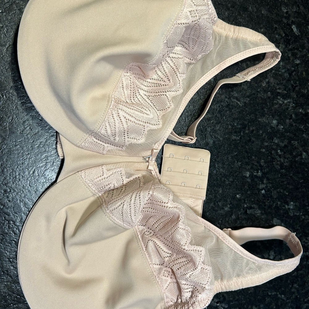 Glamorize 46C Elegant Cream Lace Women's Bra‎
